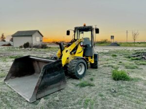 wheel loader with attachment (1)