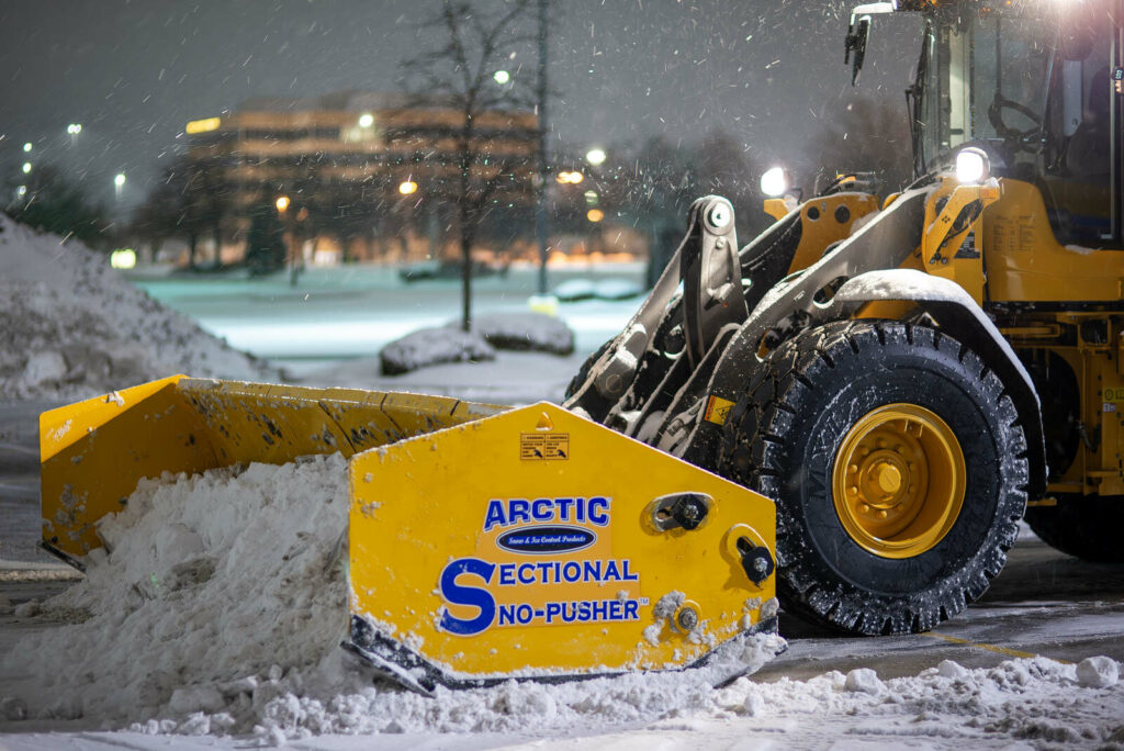 arctic snow and ice HD-pusher-on-wheel-loader