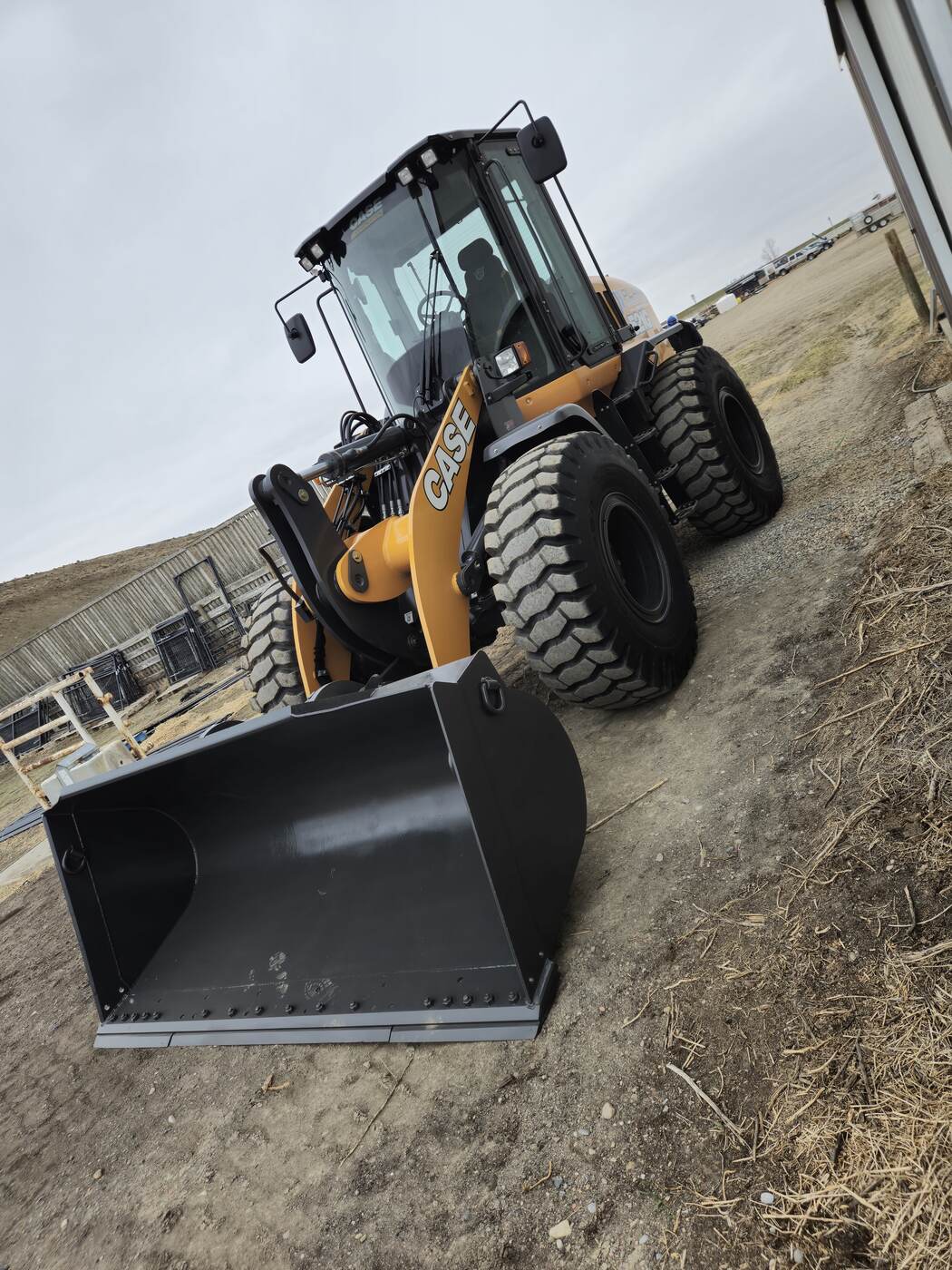2020-case-521g-wheel-loader-bucket-front-view-heavy-duty-construction-equipment