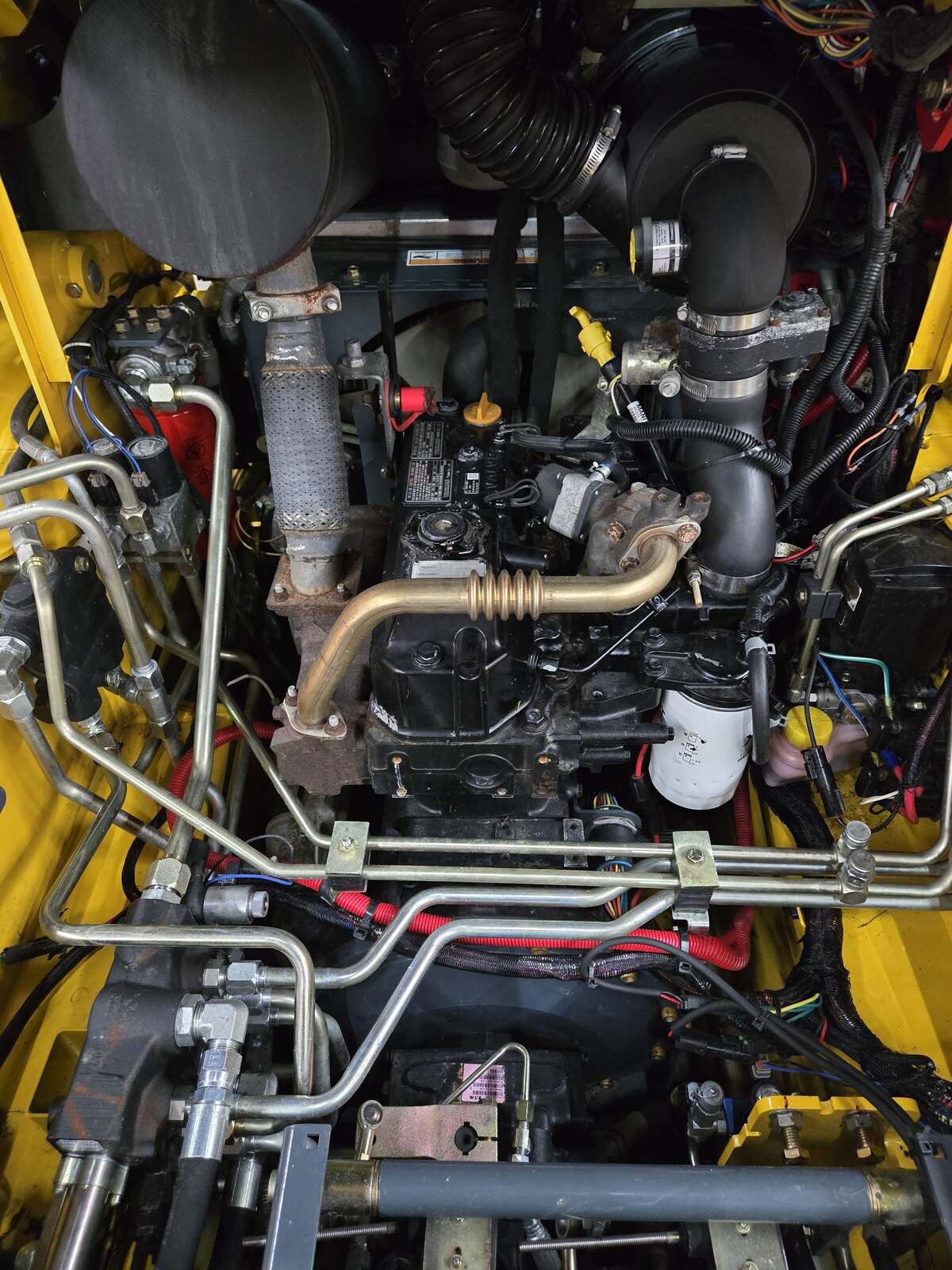 engine compartment of a Gehl 4640 skid steer loader Ideal for buyers looking for a well-maintained skid steer in Western Canada
