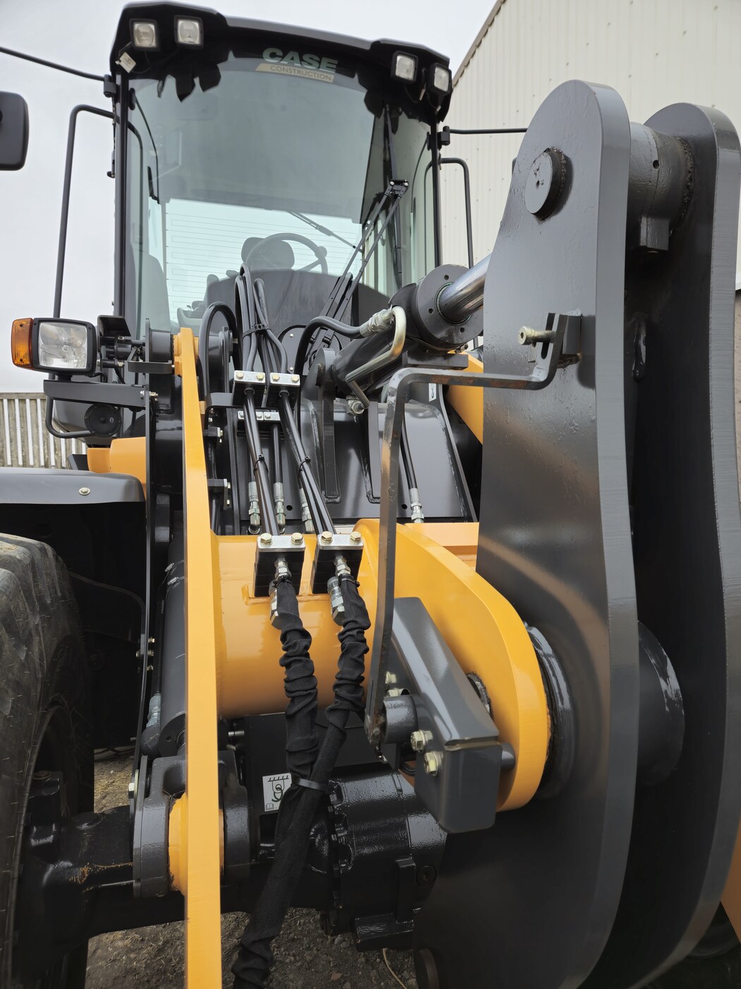 front-hydraulics-and-boom-case-521g-wheel-loader-heavy-duty-loader-arms-western-canada