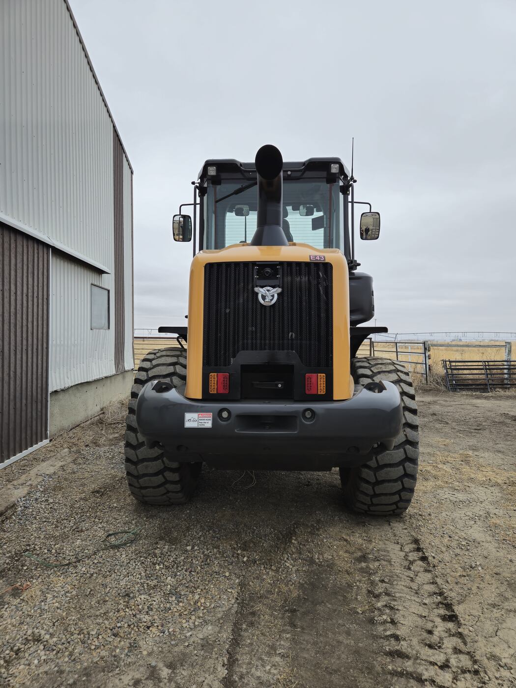 rear-view-case-521g-loader-with-wide-tires-and-heavy-frame-industrial-loader-for-sale