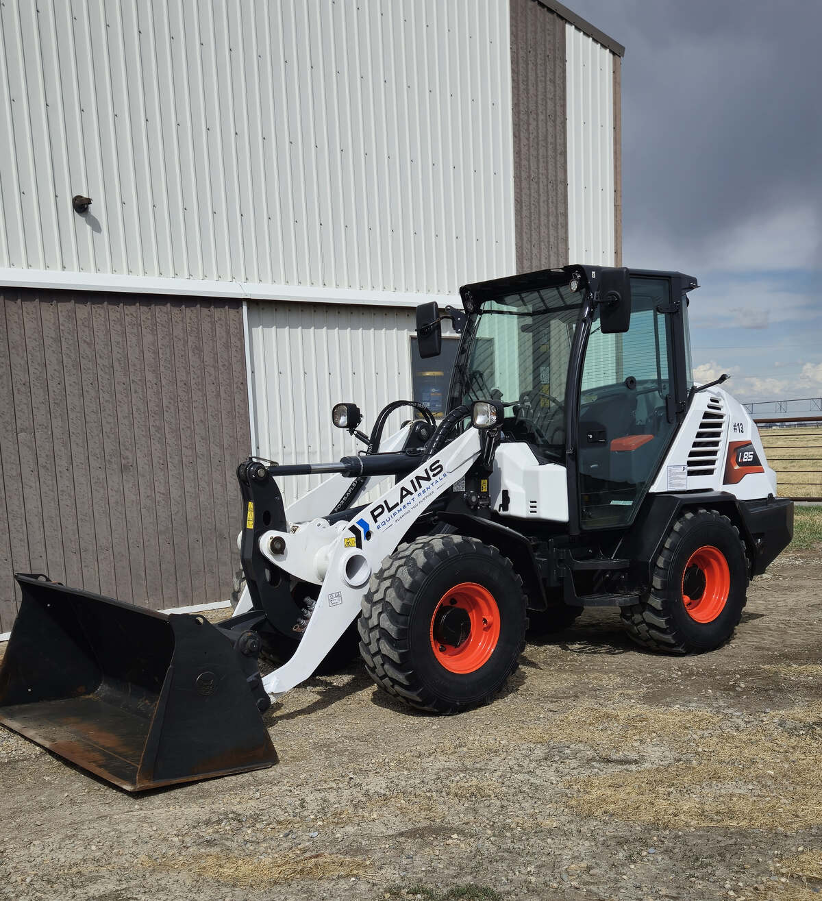 bobcat-l85-compact-loader-front-bucket-western-canada-dealer