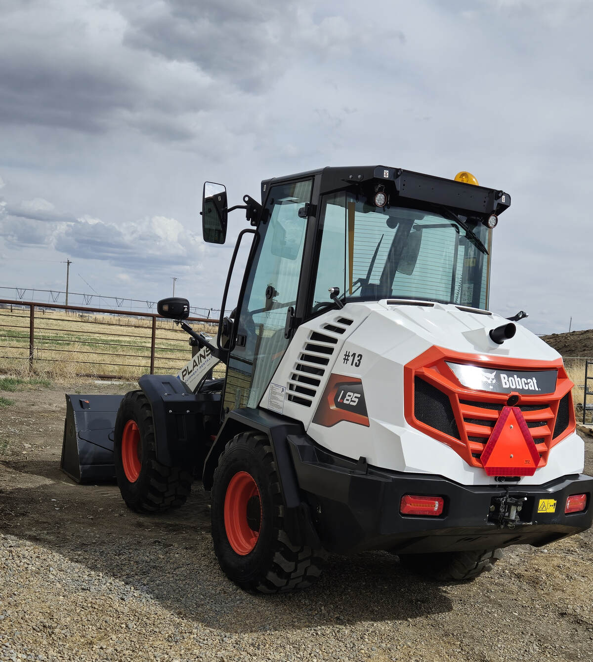 bobcat-l85-loader-angled-rear-view-western-canada-plains-equipment
