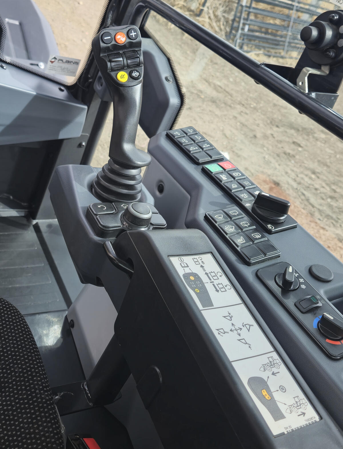 bobcat-l85-loader-control-panel-joystick-dashboard-western-canada
