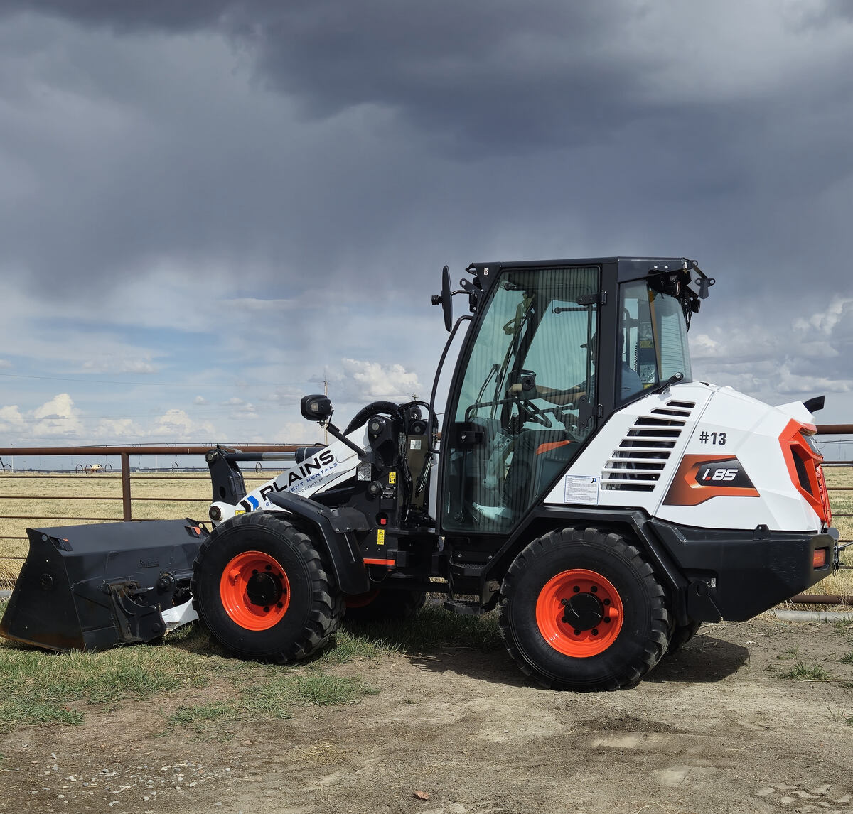 bobcat-l85-loader-for-sale-western-canada-with-bucket-and-cab