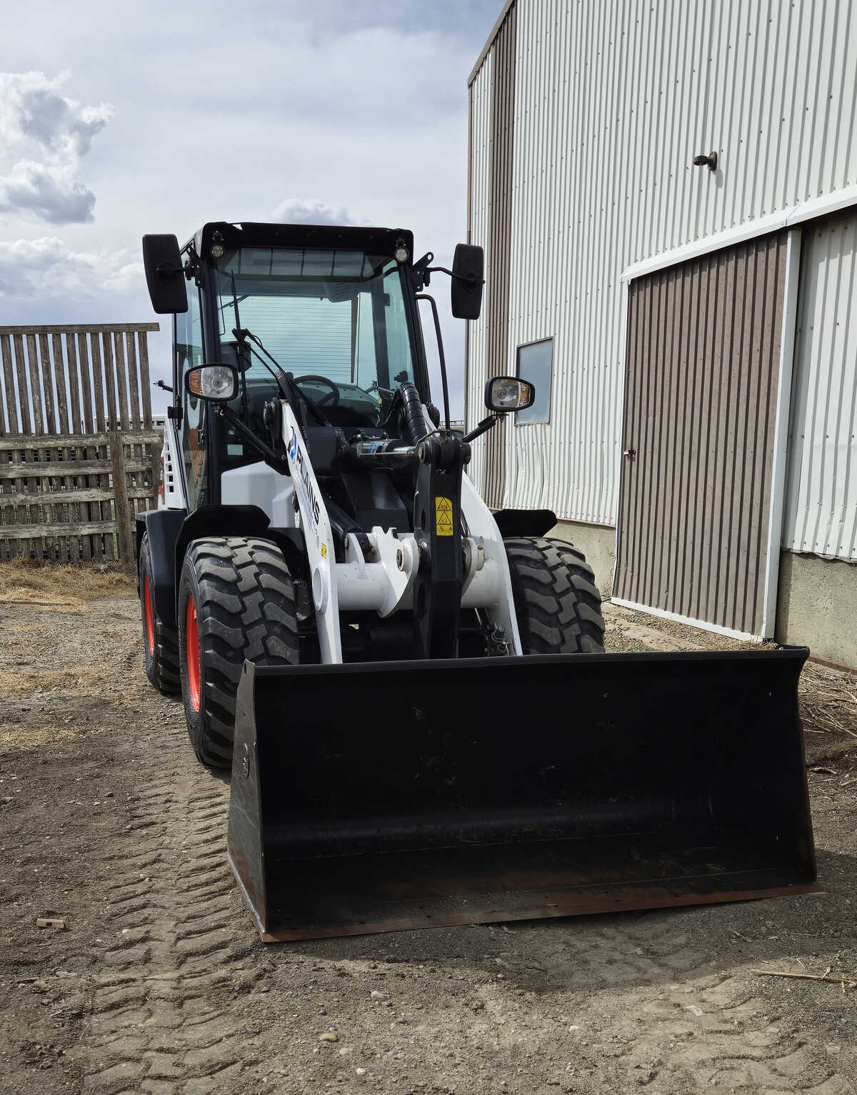 bobcat-l85-loader-front-side-bucket-western-canada-plains-equipment