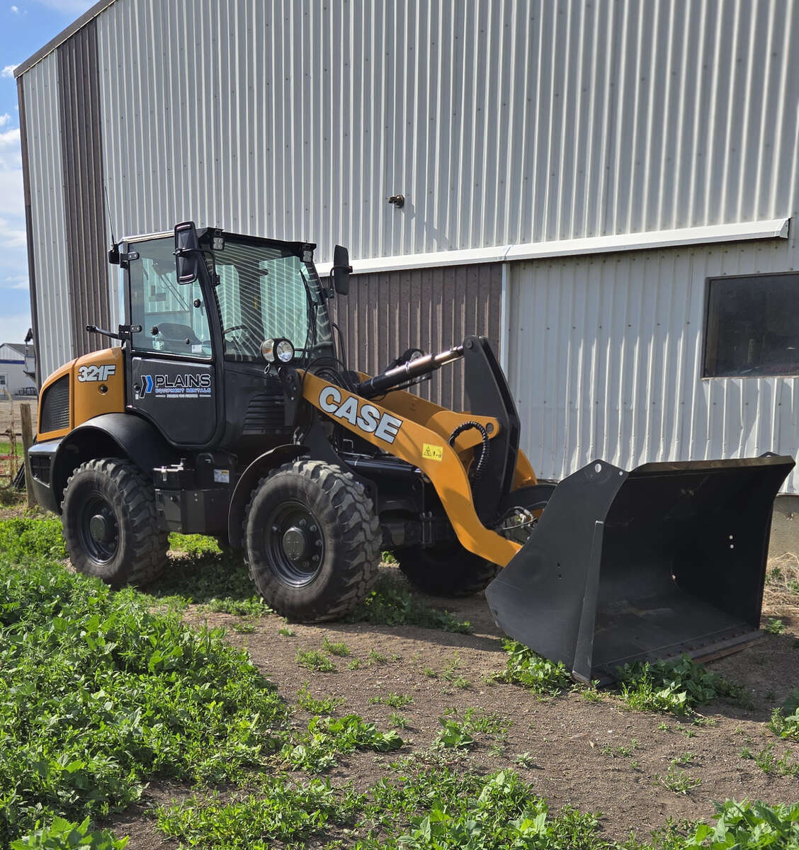 case-321f-wheel-loader-side-profile-near-building-western-canada-construction-equipment