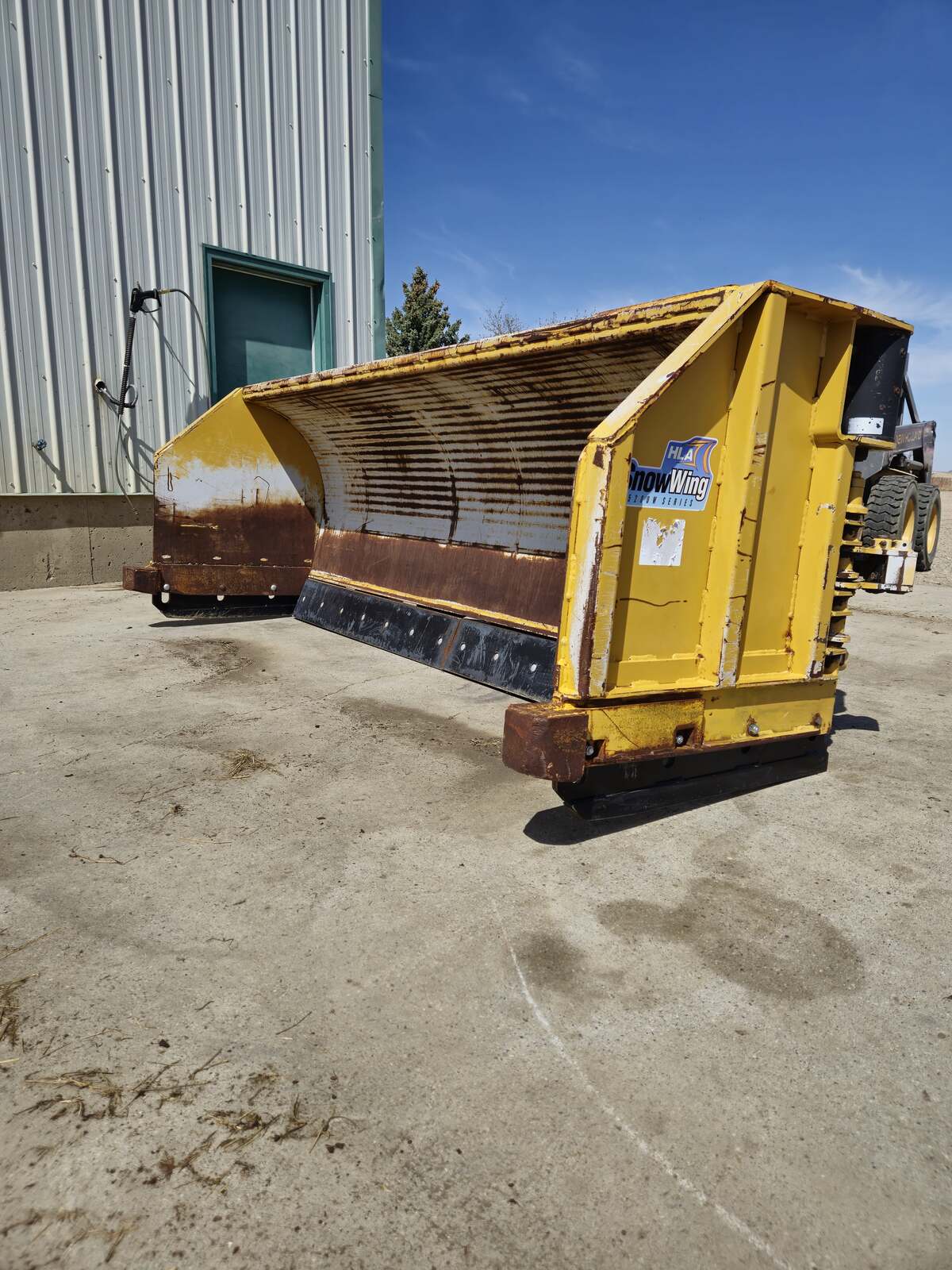 used-hla-snow-wing-5200w-front-blade-view