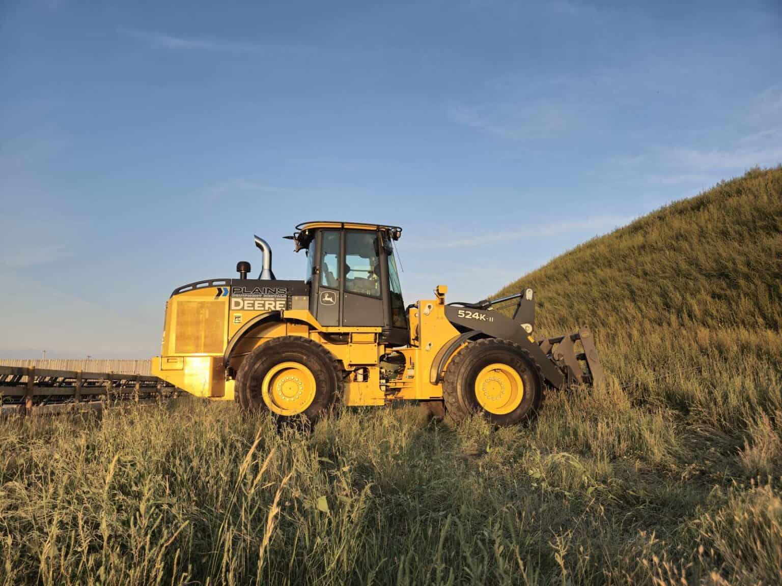 CASE 621G Wheel Loader Overview: Specs, Lift Capacity, And Performance
