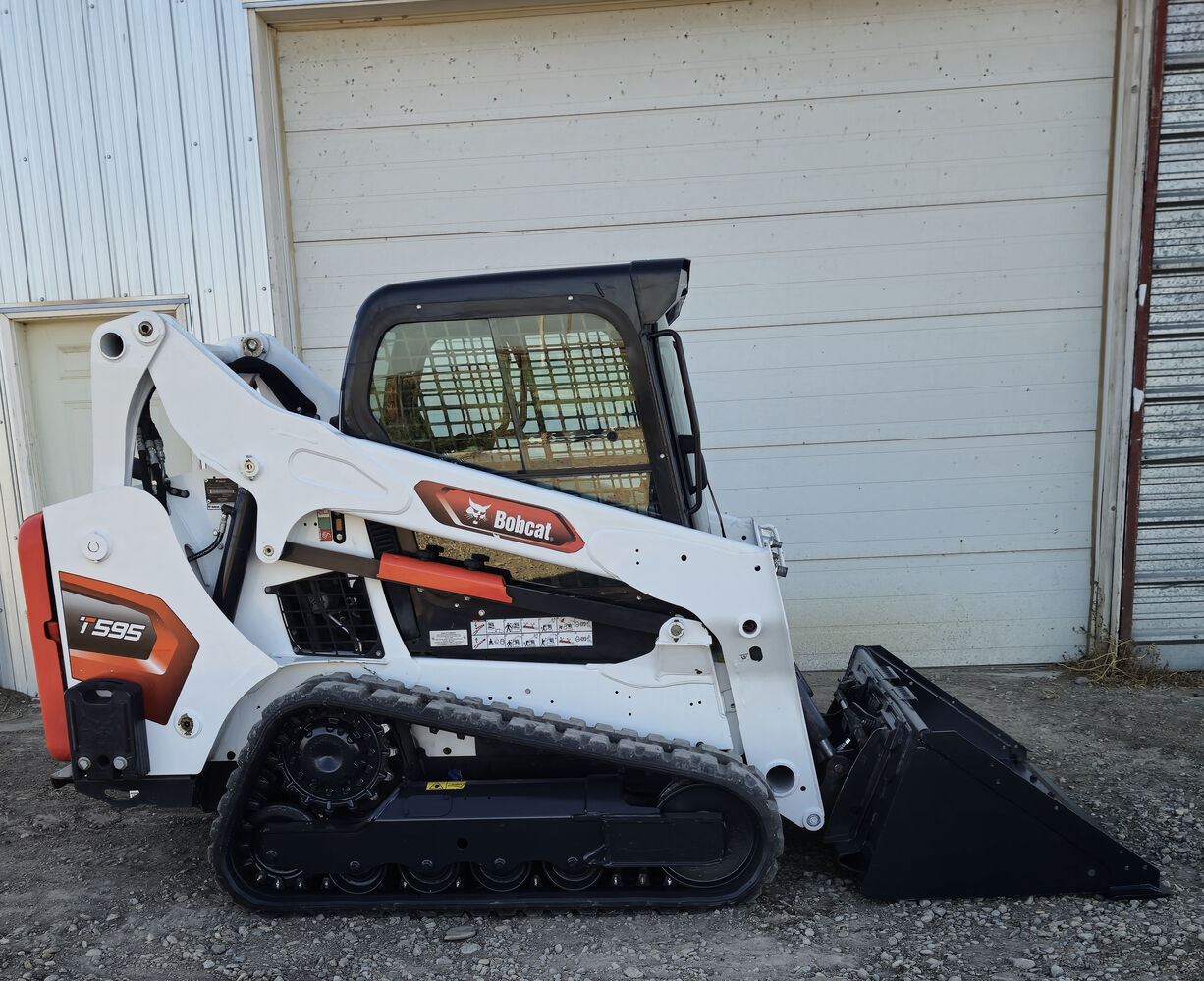 2023-bobcat-t595-skid-steer-side-profile-bucket-lowered-western-canada