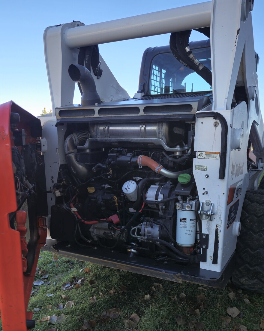 bobcat-s770-engine-compartment-open-view-diesel-engine-western-canada