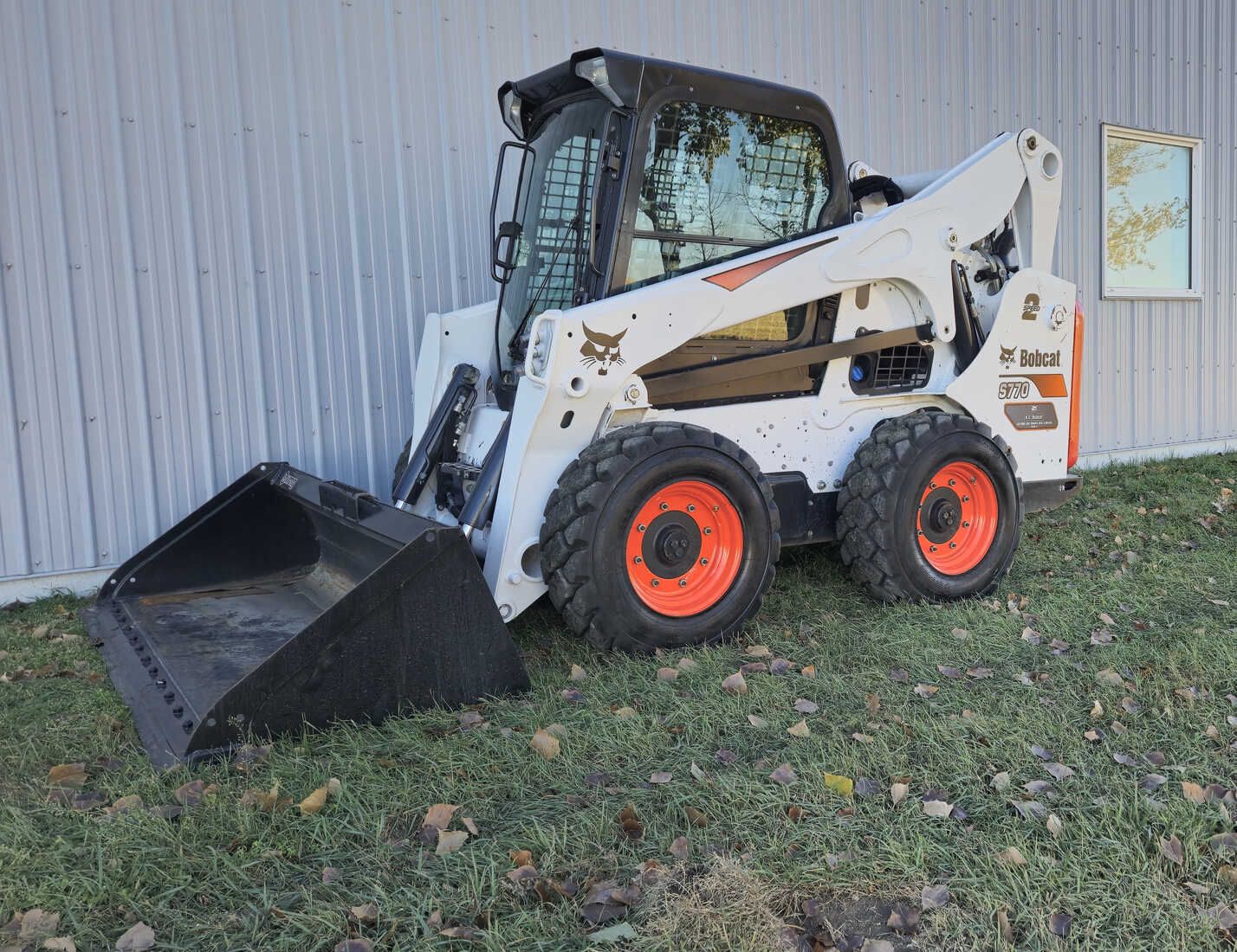 bobcat-s770-skid-steer-angled-side-view-with-bucket-attached-western-canada
