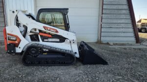 bobcat-t595-skid-steer-loader-with-bucket-western-canada-equipment-rentals