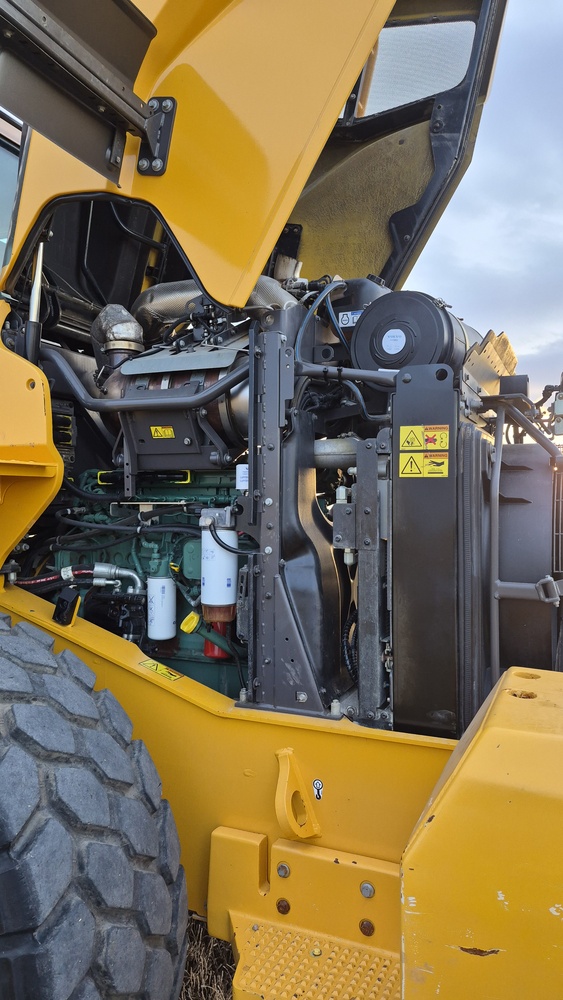 volvo-l70h-engine-bay-right-side-open-heavy-equipment-for-sale
