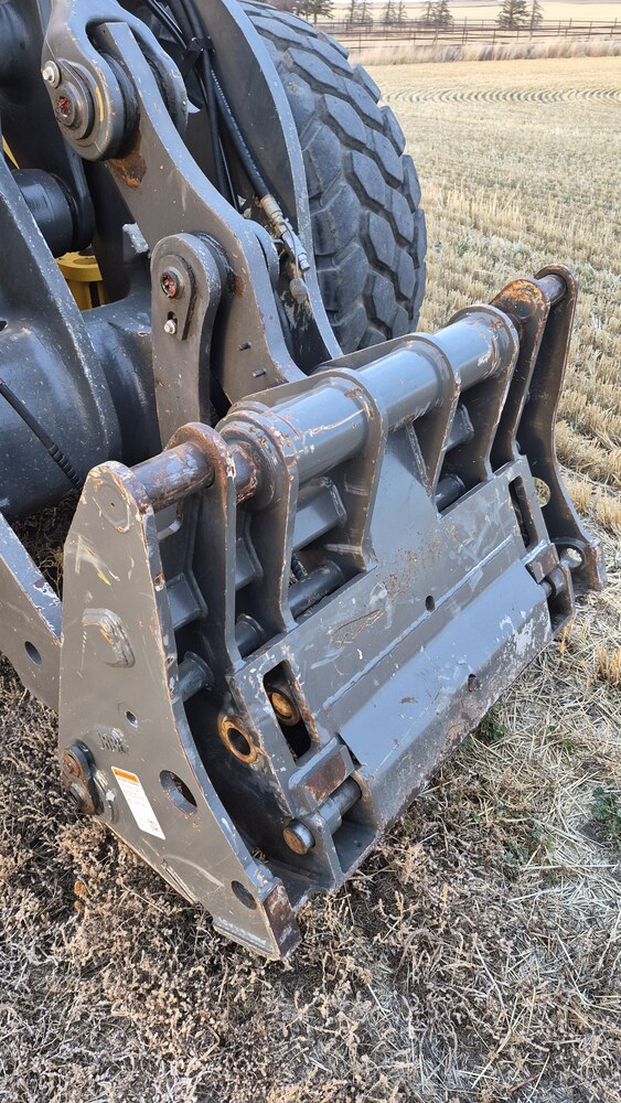 volvo-l70h-quick-attach-coupler-close-up-used-wheel-loader-for-sale-western-canada