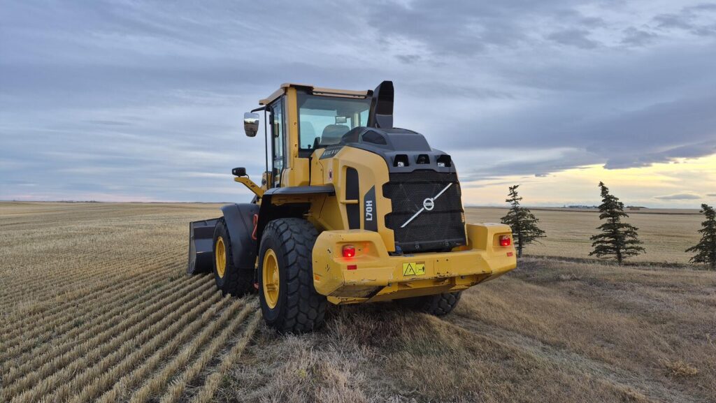 volvo-l70h-rear-view-on-rural-western-canada-jobsite-wheel-loader-rentals