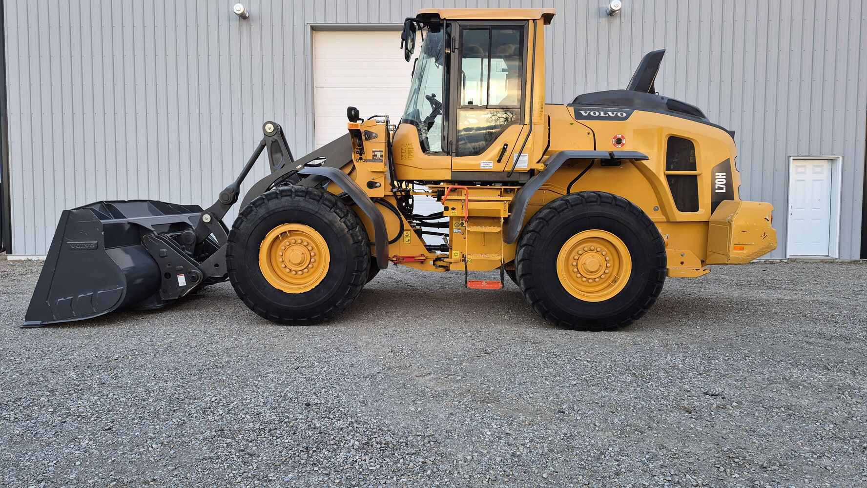 volvo-l70h-side-profile-outdoor-used-wheel-loader-for-sale-western-canada