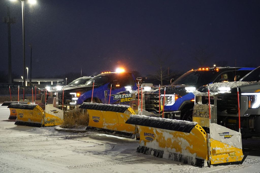 arctic-snow-and-ice-razorback-full-kit-snow-plows-operating-in-western-canada-plains-equipment-rentals