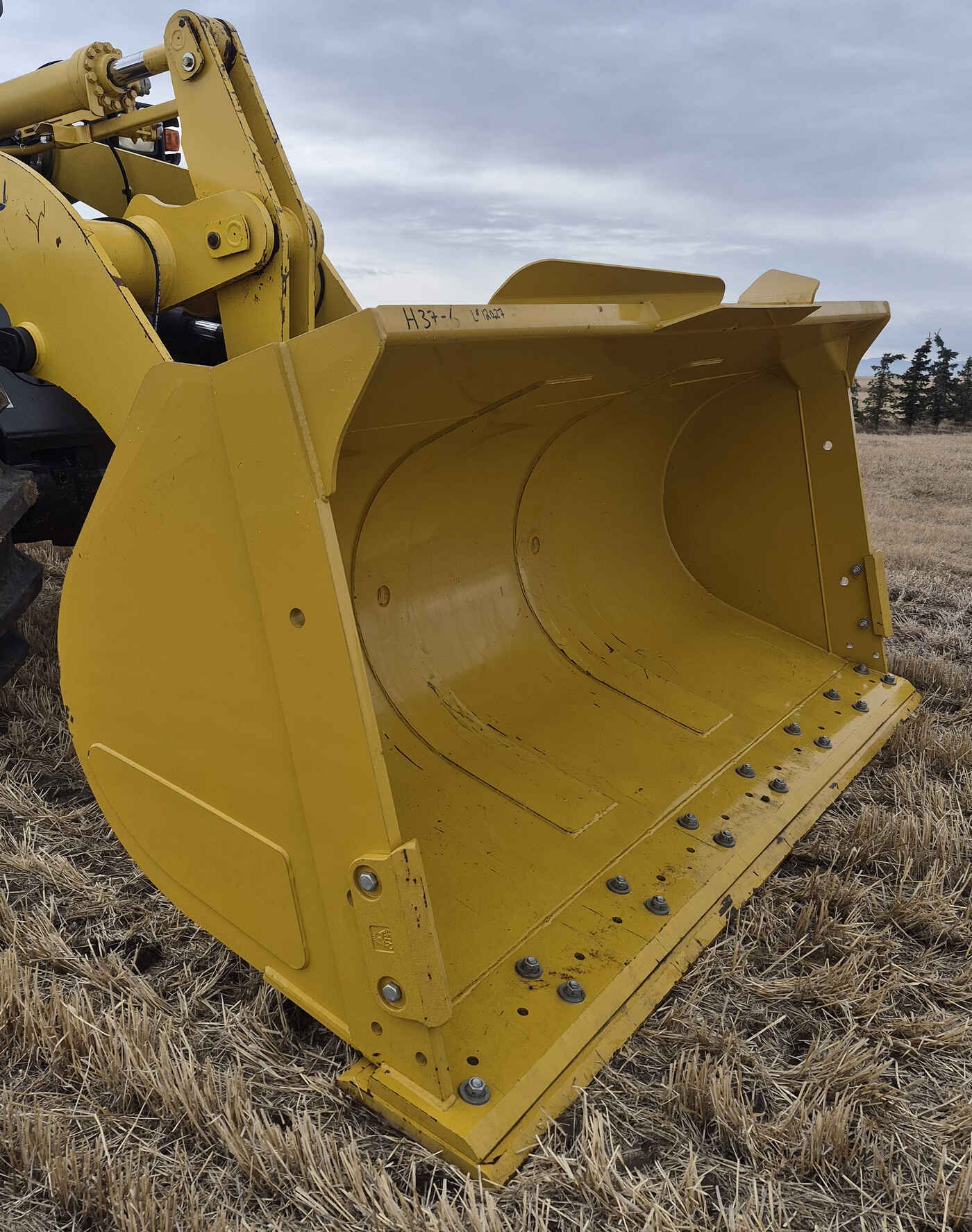 Close up of 2010 Komatsu WA250-6 bucket interior and cutting edge