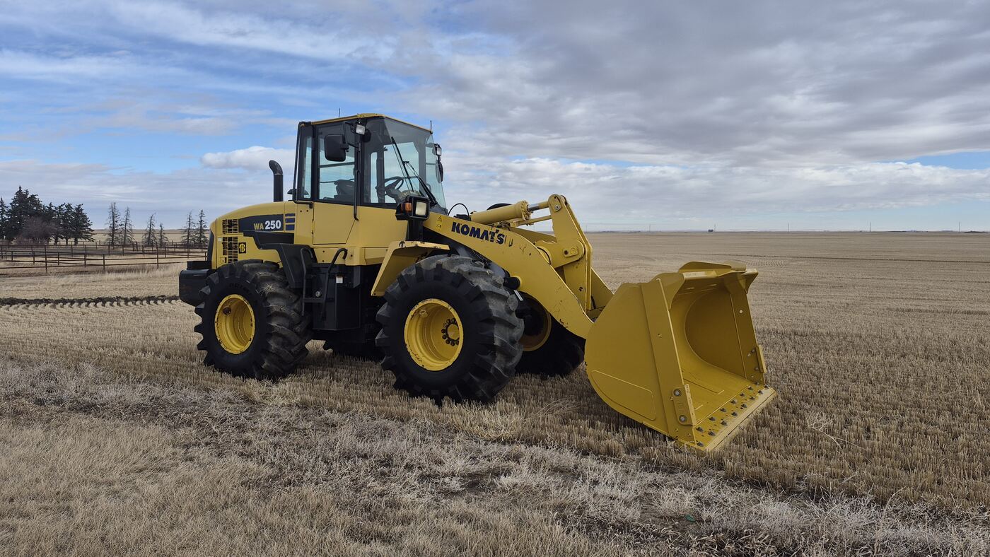 2010 Komatsu WA250-6 with front bucket at low angle showing bucket capacity