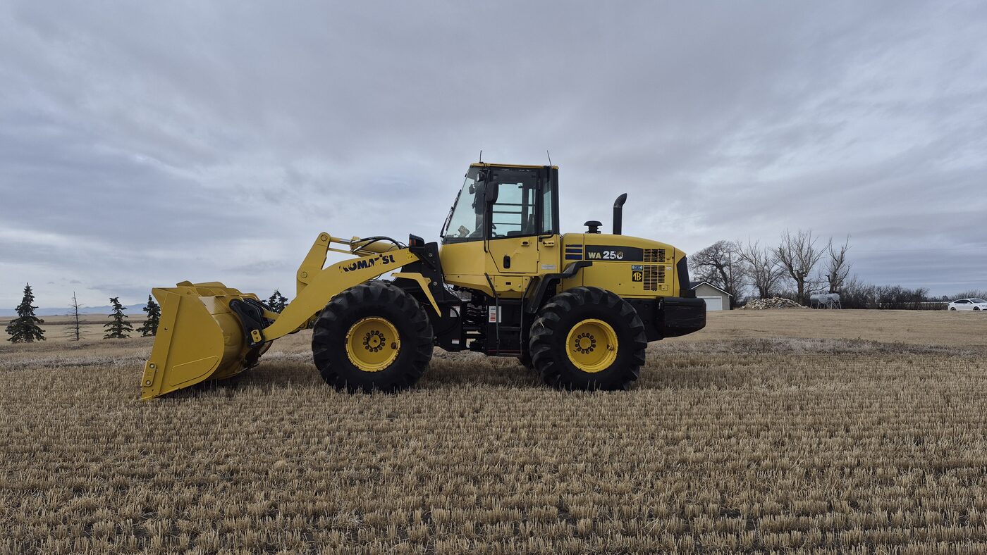 2010 Komatsu WA250-6 with front bucket at low angle showing bucket capacity