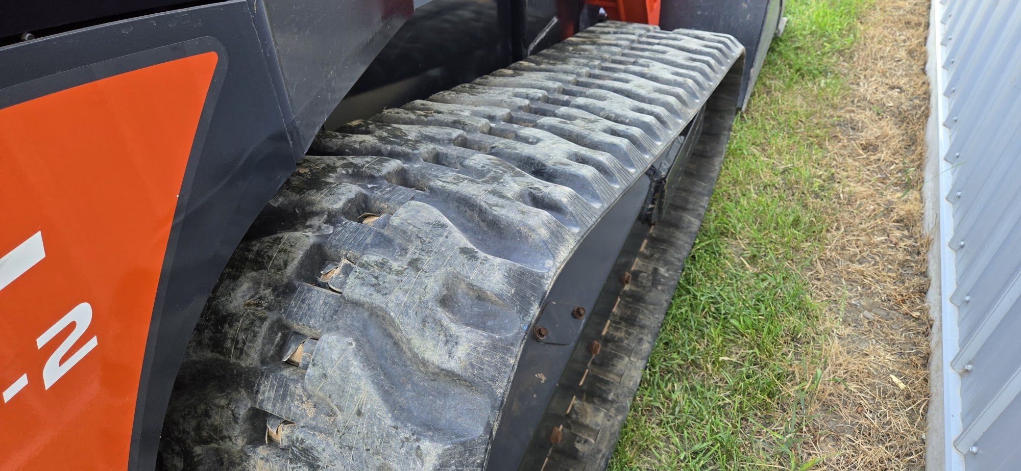 2021 Kubota SVL97-2 track skid steer for sale in Western Canada, track tread detail