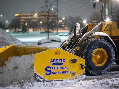 arctic snow and ice HD-pusher-on-wheel-loader